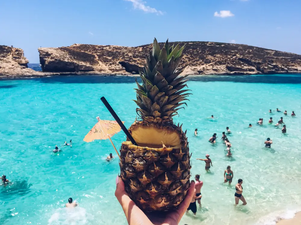 Blue-Lagoon-Malta-malte-summer-ananas-cocktail-mer-sea